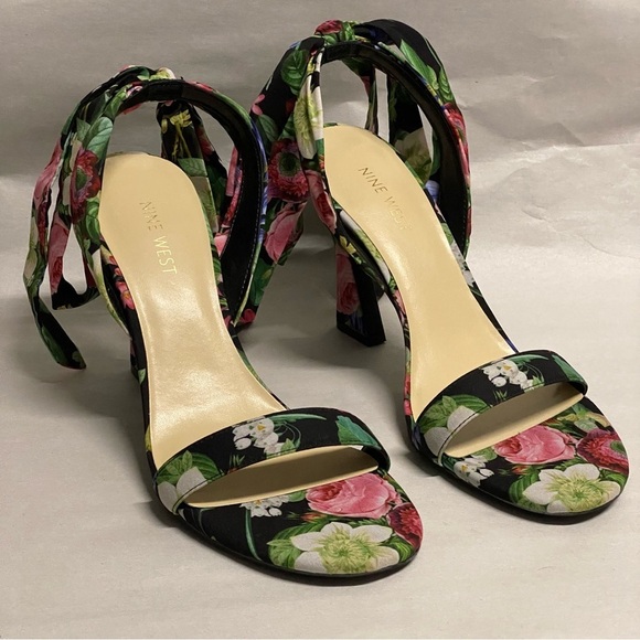 NEW Nine West Kobs Ankle Tie Sandals Black Vintage Floral Multi - Picture 3 of 8